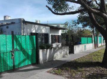 Casa · 120m² · 5 Ambientes · 2 Cocheras · Casa en Venta - 3 Dorm. 1 Baño - Cocheras - 210 m² - Lisandro Olmos Etcheverry, La Plata