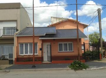 Casa de 3 ambientes, Necochea · Dos Propiedades Sobre un Mismo Lote! Apta Crédito!