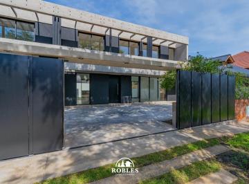 Casa · 110m² · 4 Ambientes · Casa Estilo Moderno en El Barrio San Carlos