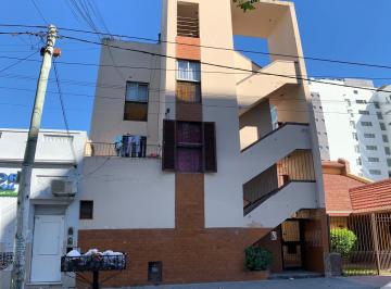 Departamento de 2 ambientes, Avellaneda · Departamento 2 Ambientes por Escalera en Wilde Centro!