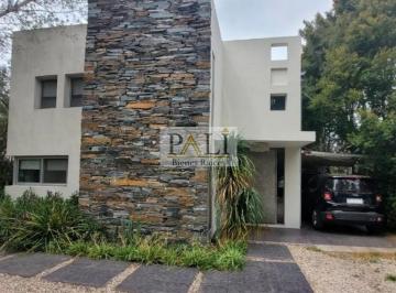 Casa · 180m² · 3 Ambientes · 1 Cochera · Se Vende Amplia Casa de 3 Ambientes en El Golf de Ranelagh - Apta Credito Uva