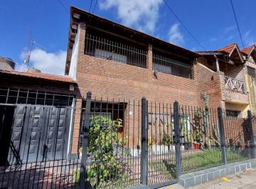 Casa · 200m² · 6 Ambientes · 1 Cochera · Casa en Venta Castelar Sur