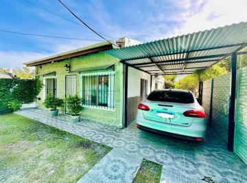 Casa · 80m² · 3 Ambientes · 2 Cocheras · Casa 3 Ambientes con Increíble Fondo en San Vicente