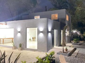 Casa · 190m² · 2 Ambientes · 2 Cocheras · Casa en Venta - 1 Dormitorio 3 Baños - 960 m² - Florencio Varela, Bosques