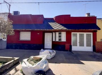 Casa · 175m² · 3 Ambientes · 1 Cochera · Casa en Venta - 2 Dorm. 2 Baños 1 Cochera - 270 m² - La Plata