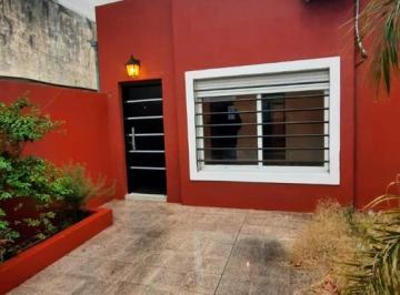 Casa · 80m² · 3 Ambientes · 1 Cochera · Casa en Venta - 2 Dorm. 1 Baño 1 Cochera - 140 m² - La Plata