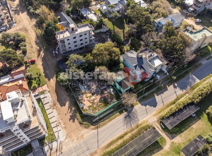 Terreno · 676m²