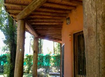 Quinta vacacional de 11 ambientes, Maipú · "De Barro y Caña" - Apacible, Diferente y Lleno de Esencia.