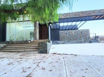 Casa de 5 ambientes, Ciudad de Mendoza · Exquisita Casa a Estrenar B° Dalvian