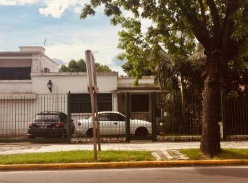 Casa · 150m² · 4 Ambientes · 1 Cochera · Casa en Venta en Amplio Lote, Ideal Emprendimiento o Refaccionar - Ituzaingó Sur