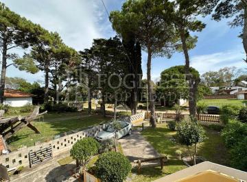 Departamento de 3 ambientes, Villa Gesell · Venta en Block de 3 Departamentos