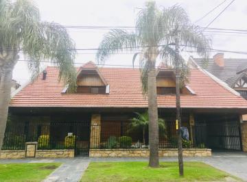 Casa · 500m² · 5 Ambientes · 2 Cocheras · Hermoso y Amplio Chalet con Piscina en Venta en Castelar Norte