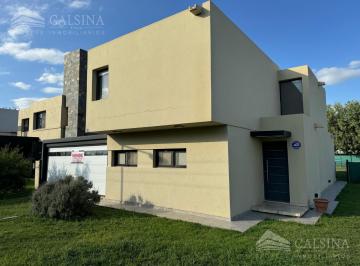 Casa · 200m² · 3 Dormitorios · 2 Cocheras · Villa Catalina - Casa en Venta 3 Dorm.