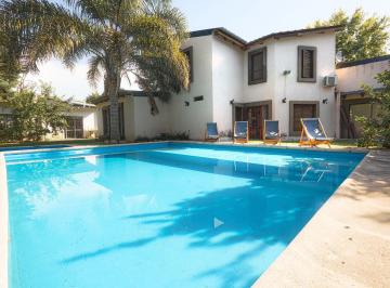 Casa · 350m² · 5 Ambientes · 3 Cocheras · Venta/permuta - Casa - 4 Dorm. - Piscina, Jardín y Cochera - Country Profesional, Funes.