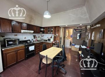 Casa · 167m² · 4 Ambientes · 1 Cochera · Venta Casa - 4 Ambientes - Ideal Dos Familias - Parrilla - Quincho - Lanús Oeste.