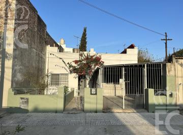 Casa · 90m² · 3 Ambientes · 1 Cochera · Venta - Casa - 3 Ambientes - C/cochera.