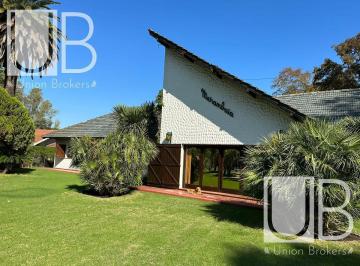 Casa · 525m² · 7 Ambientes · 6 Cocheras · Quinta en Canning