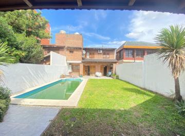 Casa · 260m² · 5 Ambientes · 2 Cocheras · Chalet de Cinco Ambientes en Haedo Norte