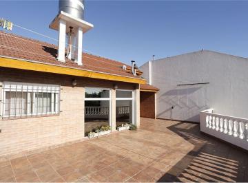 Casa · 356m² · 5 Ambientes · 2 Cocheras · Casa Venta 5 Amb Jardin Lote de 506 m² San Justo
