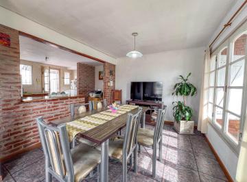 Departamento · 78m² · 2 Dormitorios · Departamento 3 Amb. con Terraza Propia - Santa Cecilia y Magallanes