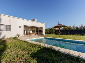 Casa · 100m² · 3 Ambientes · 1 Cochera · Venta Casa 2 Dorm. con Pileta en Funes