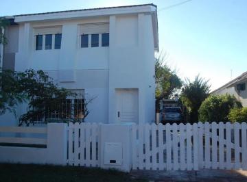 Casa · 110m² · 5 Ambientes · Casa en Venta - 4 Dorm. 2 Baños - 190 m² - Monte Hermoso