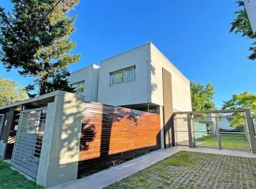 Casa · 80m² · 3 Ambientes · 2 Cocheras · Dúplex en Venta - 2 Dorm. 2 Baños - Cocheras - 120 m² - City Bell, La Plata