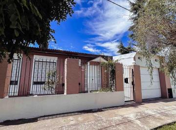 Casa · 150m² · 4 Ambientes · 2 Cocheras · Casa en Venta - 3 Dorm. 1 Baño - Cochera - 1.000 m² - San Carlos, La Plata