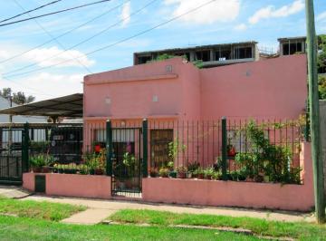Casa · 255m² · 3 Ambientes · Casa en Venta - 2 Dorm. 2 Baños - Cochera - 425 m² - Pilar