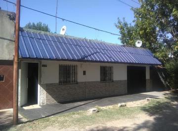 Casa · 90m² · 4 Ambientes · 1 Cochera · Casa en Venta - 2 Dorm. 1 Baño - Cochera - Punta Lara, Ensenada
