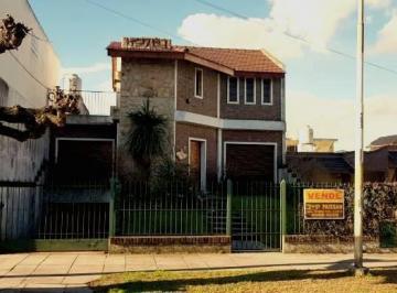 Casa · 230m² · 3 Dormitorios · 2 Cocheras · Venta de Casa de 4 Ambientes en San Miguel