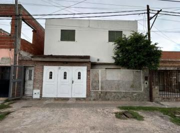 Casa · 130m² · 6 Ambientes · 1 Cochera · Venta 2 Casas en Empalme Graneros