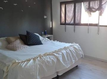 Casa · 100m² · 4 Ambientes · 2 Cocheras · Casa - Villa Parque Sicardi