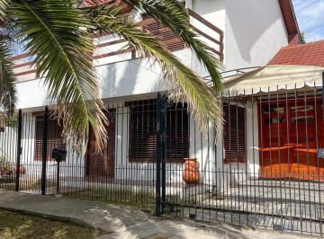 Casa · 168m² · 5 Ambientes · 1 Cochera · Casa en Punta Mogotes