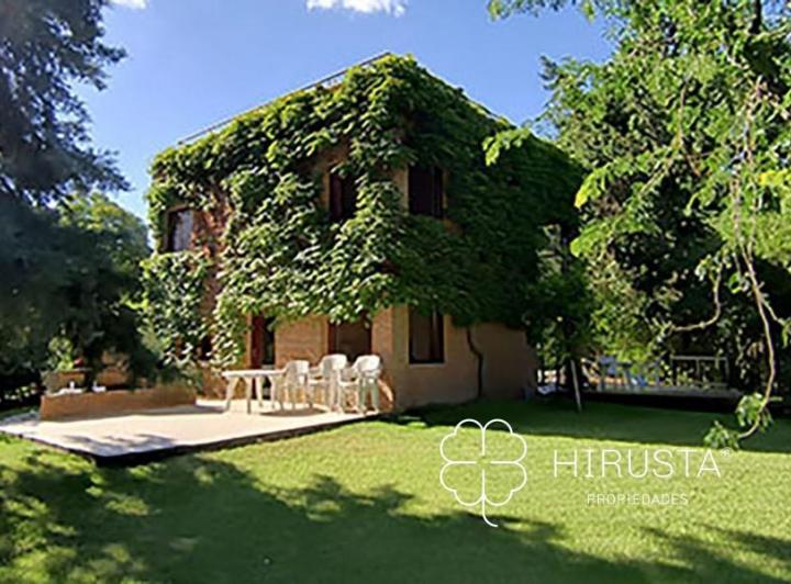 Casa · 150m² · 5 Ambientes · 2 Cocheras