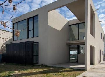 Casa · 270m² · 5 Ambientes · 2 Cocheras · Casa en Venta en Barrio El Canton, Golf - Escobar, Al Lago