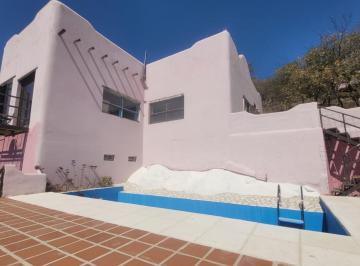 Casa · 200m² · 3 Ambientes · 4 Cocheras · Propiedad en Venta con Gran Terreno en Cabana, Unquillo