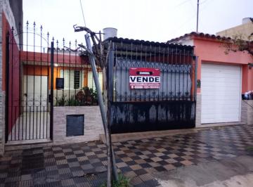 Casa · 161m² · 3 Dormitorios · 2 Cocheras · Imperdible Casa en Venta en San Vicente!