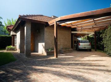 Casa de 5 ambientes, Cañuelas · Hermosa Casa en Venta y Alquiler. Espectacular Fondo Libre. Club de Campo La Martona