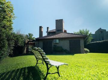 Casa de 5 ambientes, Cañuelas · Hermosa Casa en Venta y Alquiler. Espectacular Fondo Libre. Club de Campo La Martona