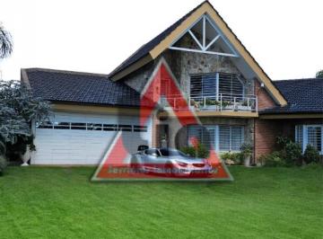 Casa de 5 ambientes, Córdoba · Casa Colonial Sobre 5000 m² de Parque y Pileta.