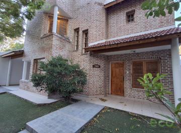 Casa · 200m² · 6 Ambientes · 2 Cocheras · Eco Vende Hermosa Casa en Calle Los Nogales Al 1100 - Manzanar - Cipolletti