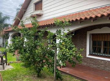 Casa · 231m² · 6 Ambientes · 1 Cochera · Casa en Venta 6 Ambientes en José León Suarez