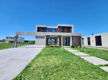 RRA-RR1-155_2 · Casa en Venta en Lares de Canning - Canning