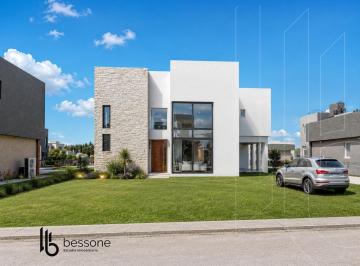 Casa · 250m² · 4 Ambientes · 2 Cocheras · Casa Tierras del Mar