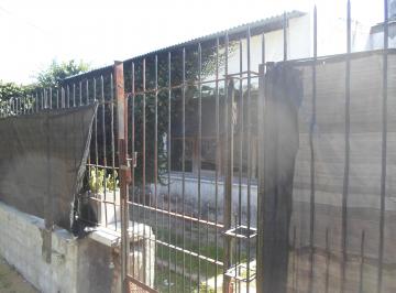 Casa de 3 ambientes, La Plata · Casa en Buena Zona - Necesita Arreglos - Venta Urgente -