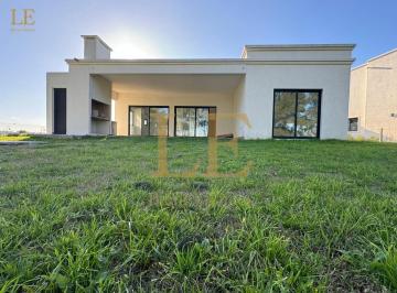 Casa · 225m² · 4 Ambientes · 3 Cocheras · Venta Casa en El Naudir