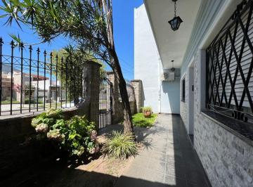 Casa de 5 ambientes, La Matanza · Amplia Casa C/ Av C/ Patio