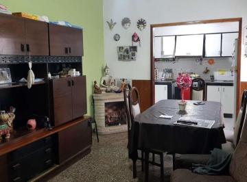 Casa · 198m² · 3 Ambientes · 3 Cocheras · Casa en Venta - 2 Dorm. 1 Baño - Patio y Garage - 473 m² - Ensenada