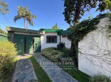 Casa · 120m² · 3 Ambientes · 3 Cocheras · Casa en Venta 3 Ambientes Castelar Norte Permuta!